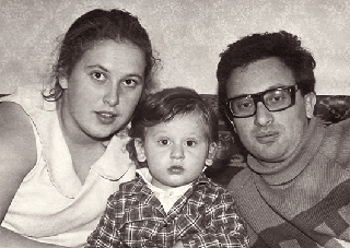 תמונה מאוד ישנה עם אשתי ובני, משנת 1974