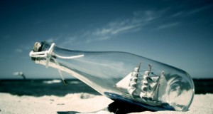 חכמת הקבלה - ספינה בבקבוק על חוף ים