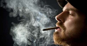 חכמת הקבלה - איש מעשן סמים
