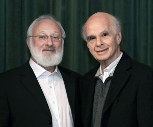 עם פרופ' ארווין לאסלו, פורום ארוסה, שווייץ, 2006